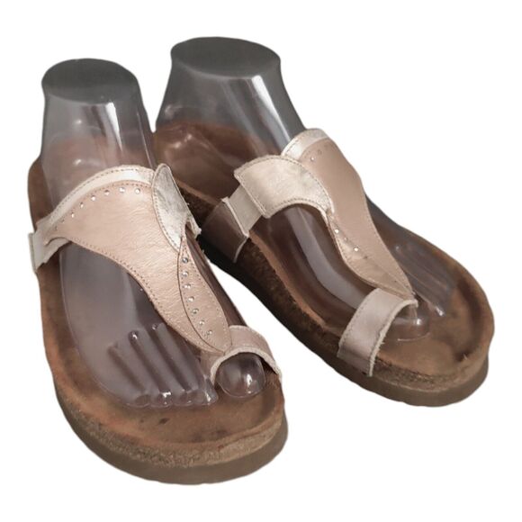 Naot Women's Footbed Sandals Toe Loop Beige With Rhinestones Accents Size 37/6.5 - Picture 1 of 8